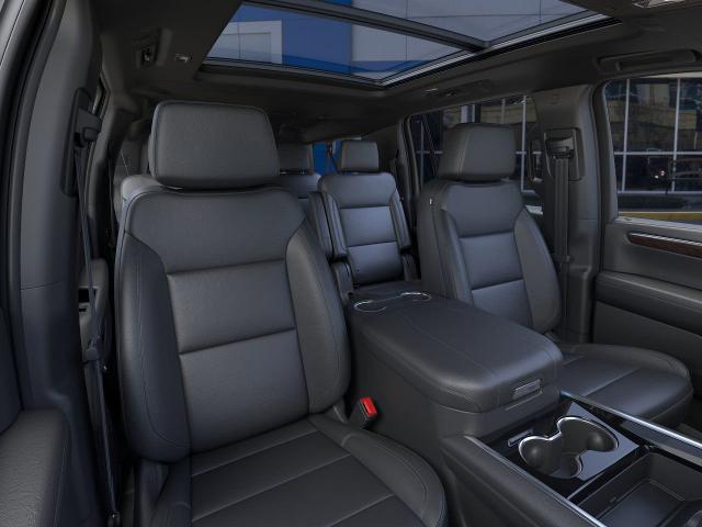 2025 Chevrolet Suburban Vehicle Photo in HOUSTON, TX 77054-4802