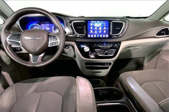 2019 Chrysler Pacifica Vehicle Photo in KANSAS CITY, MO 64114-4502