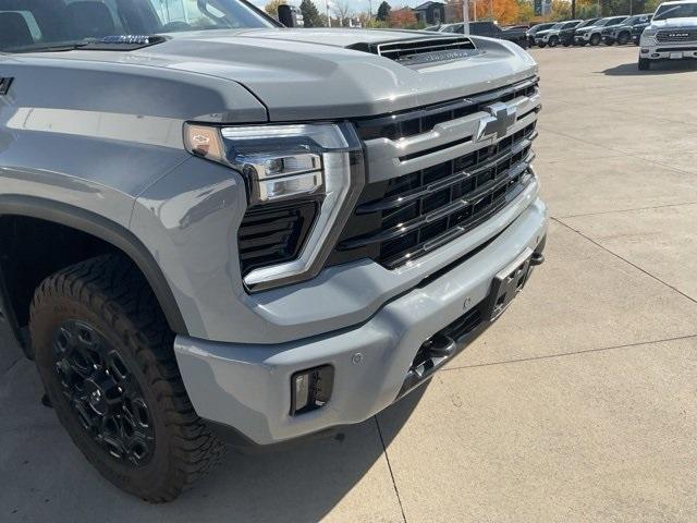 2024 Chevrolet Silverado 2500 HD Vehicle Photo in ENGLEWOOD, CO 80113-6708