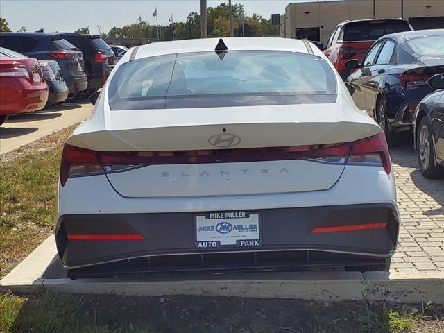 2024 Hyundai ELANTRA Vehicle Photo in Peoria, IL 61615