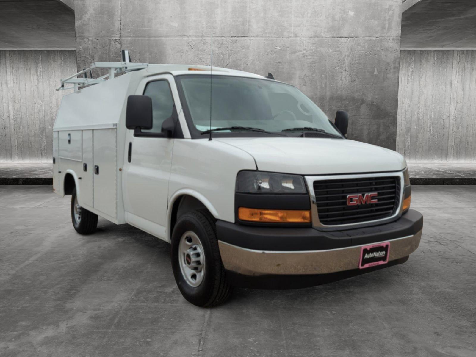 2023 GMC Savana Commercial Cutaway Vehicle Photo in MEMPHIS, TN 38115-1503