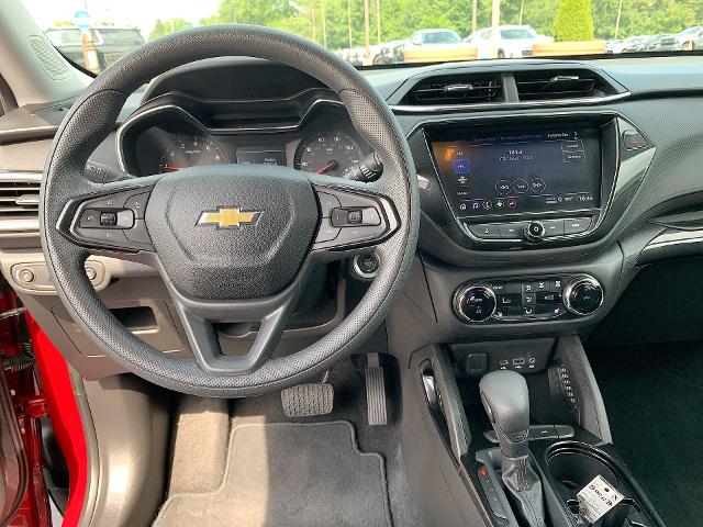 2021 Chevrolet Trailblazer Vehicle Photo in MOON TOWNSHIP, PA 15108-2571