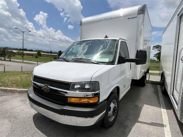 2024 Chevrolet Express Cutaway 4500 Vehicle Photo in ALCOA, TN 37701-3235