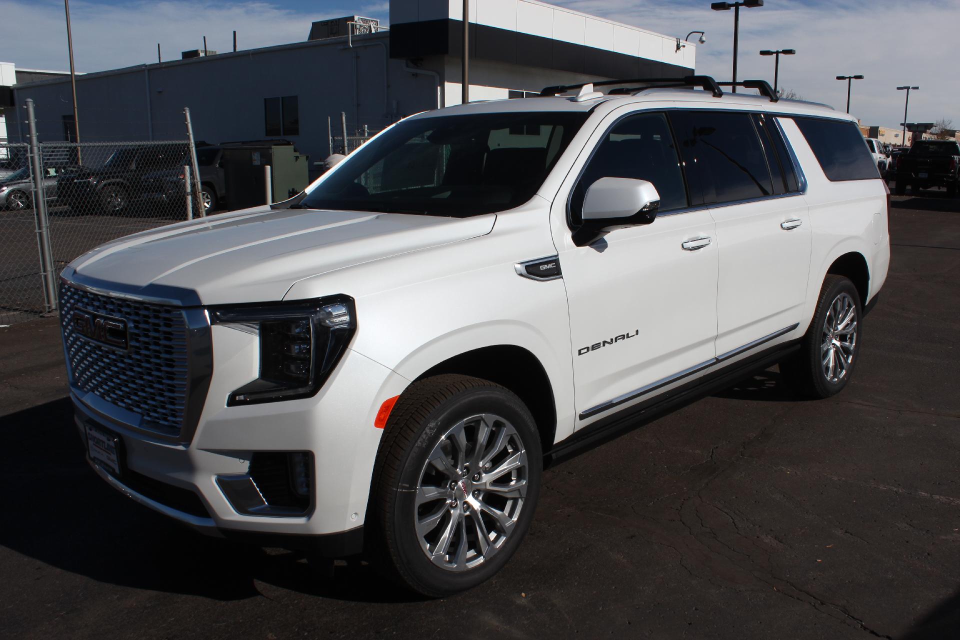 2024 GMC Yukon XL Vehicle Photo in AURORA, CO 80012-4011