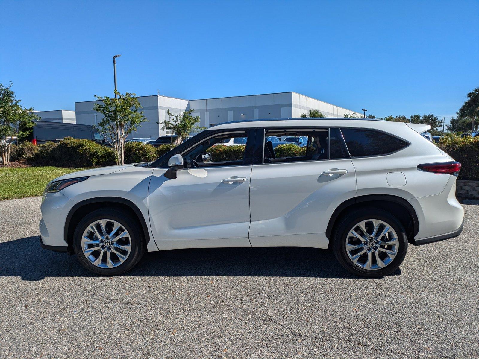 2021 Toyota Highlander Vehicle Photo in Sarasota, FL 34231