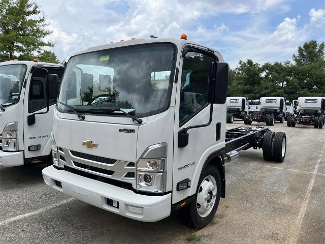 2025 Chevrolet Low Cab Forward 5500 XG Vehicle Photo in ALCOA, TN 37701-3235