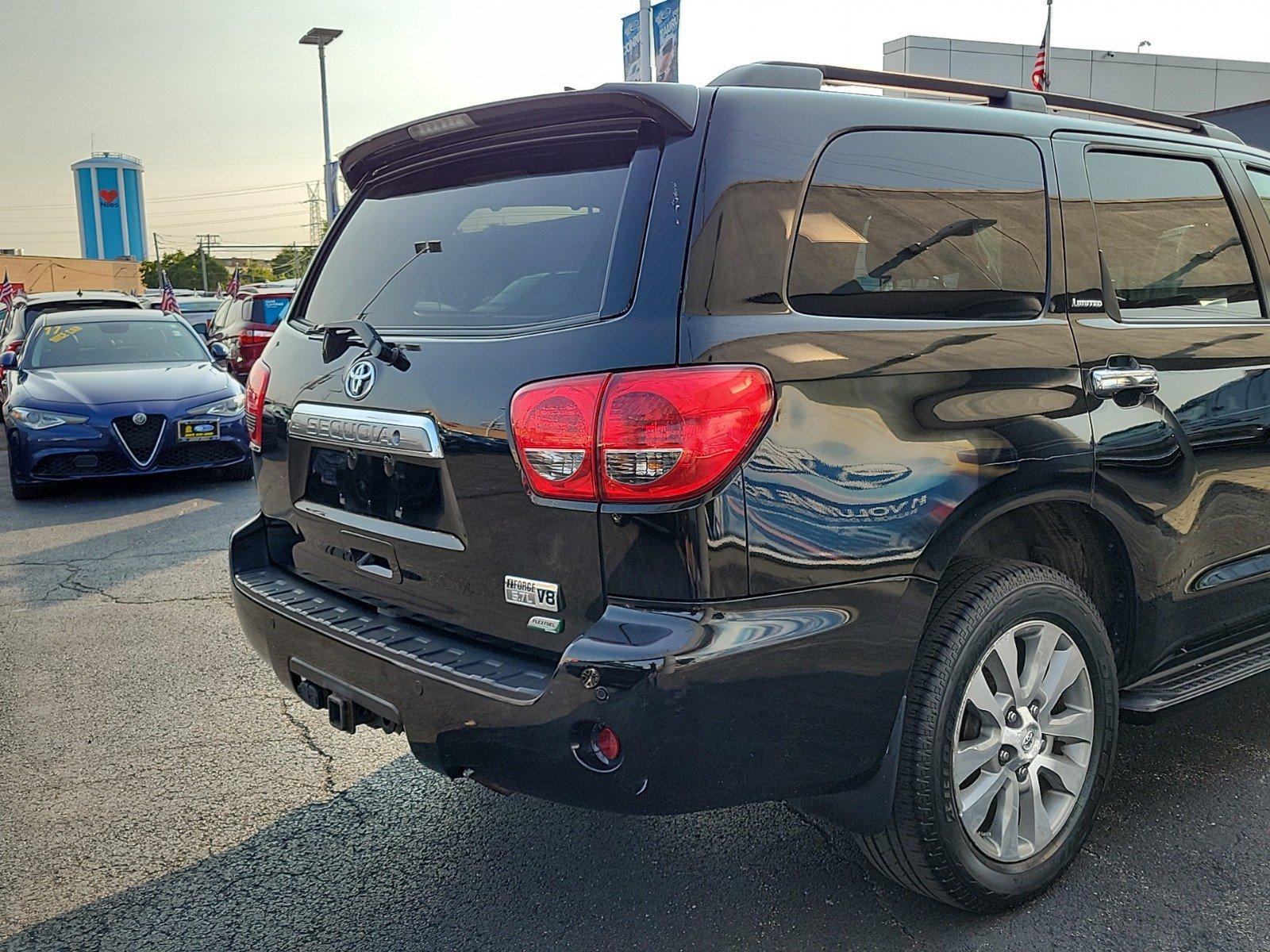 2014 Toyota Sequoia Vehicle Photo in Saint Charles, IL 60174