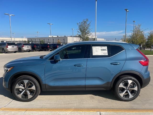 2025 Volvo XC40 Vehicle Photo in Grapevine, TX 76051