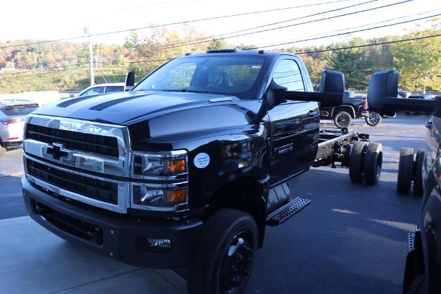 2024 Chevrolet Silverado 6500 HD Vehicle Photo in MONTICELLO, NY 12701-3853