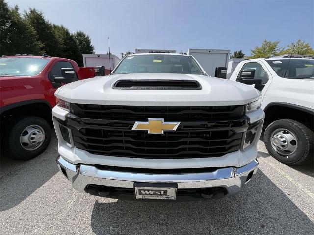 2024 Chevrolet Silverado 3500 HD Chassis Cab Vehicle Photo in ALCOA, TN 37701-3235