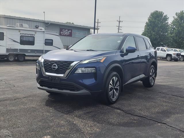 Used 2022 Nissan Rogue SV with VIN 5N1BT3BA2NC722868 for sale in Freeport, IL