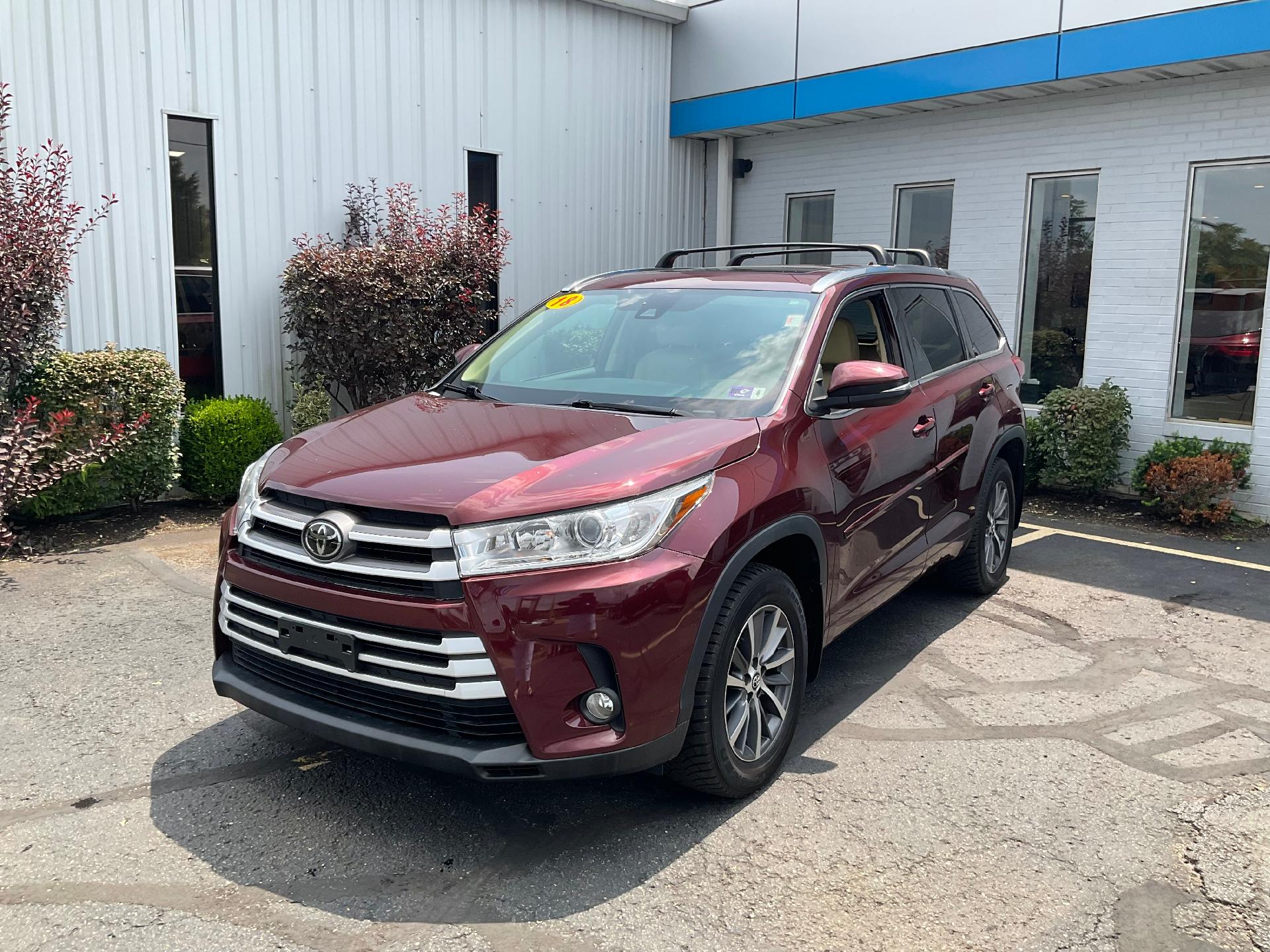 Used 2018 Toyota Highlander XLE with VIN 5TDJZRFH3JS909506 for sale in Bellaire, OH