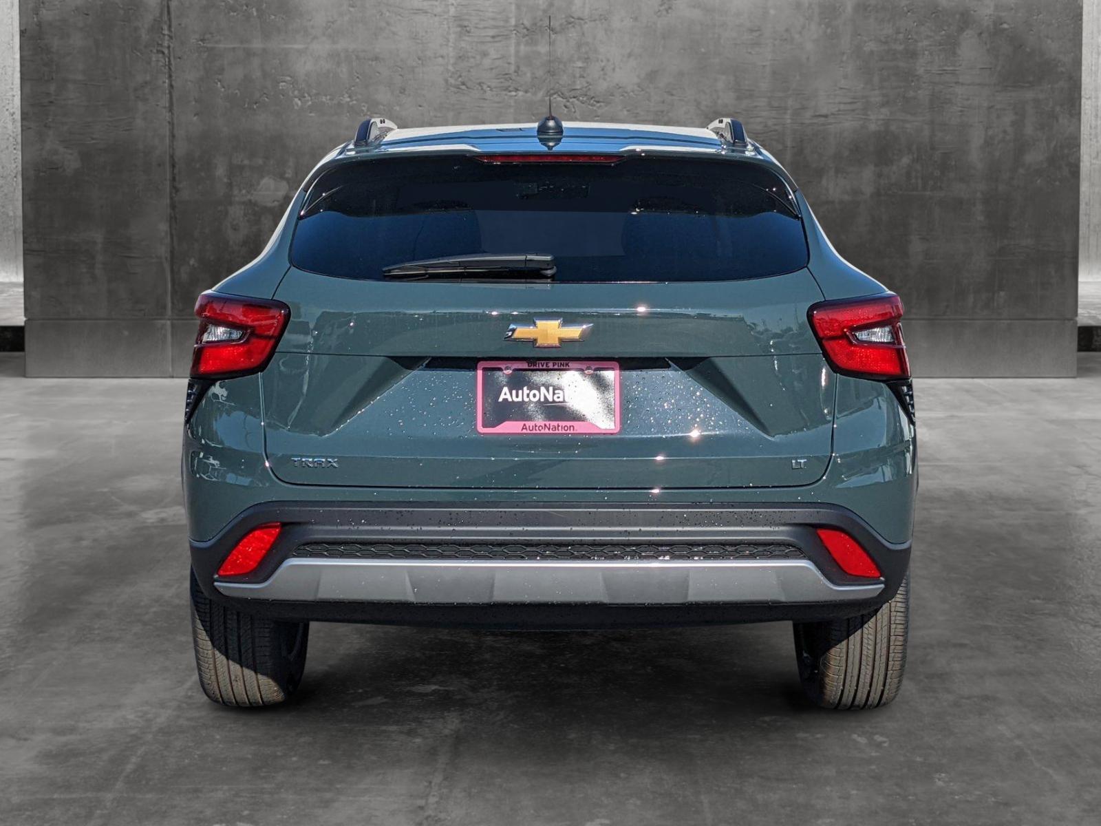 2025 Chevrolet Trax Vehicle Photo in VALENCIA, CA 91355-1705