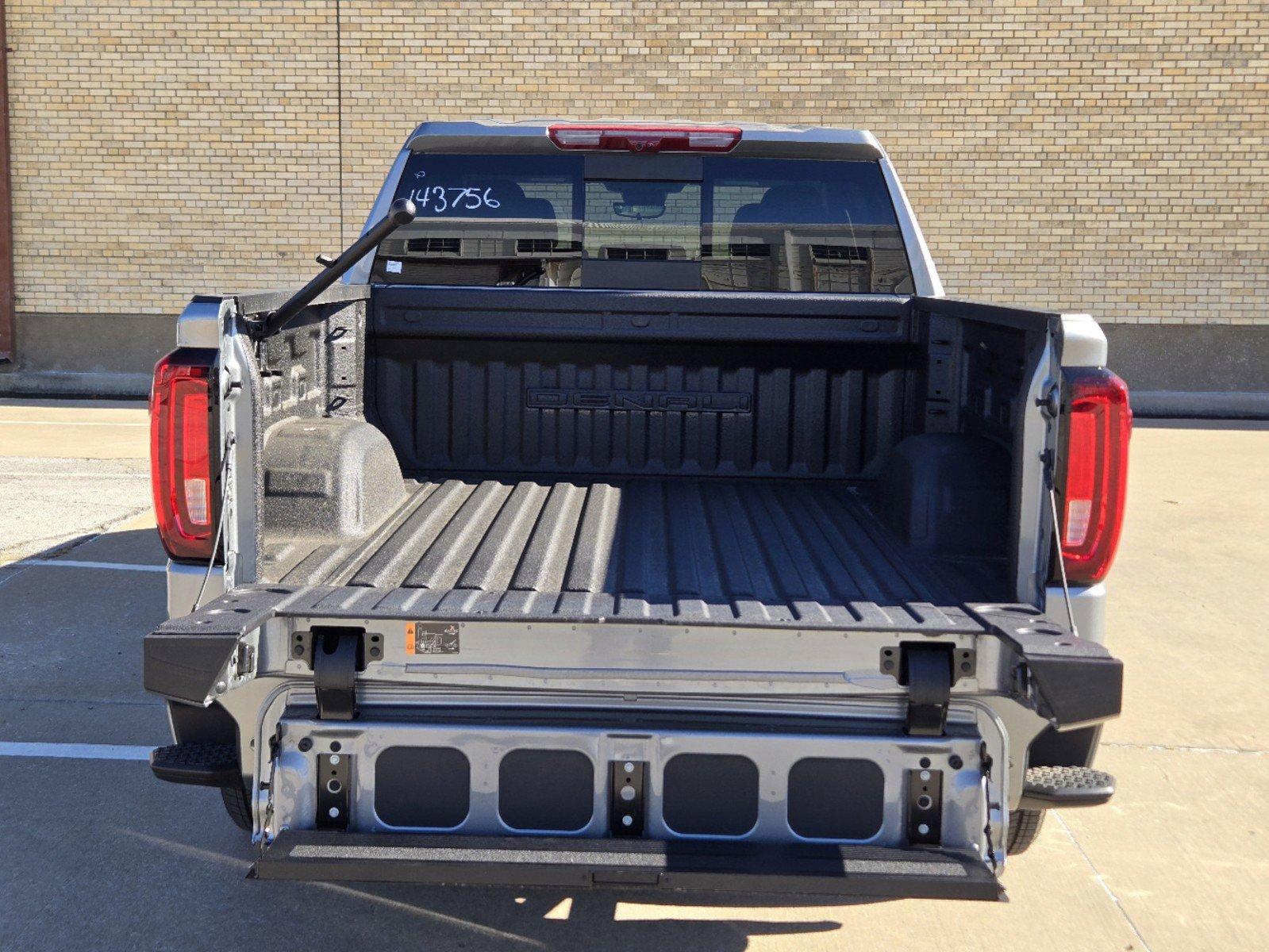 2024 GMC Sierra 1500 Vehicle Photo in DALLAS, TX 75209-3016