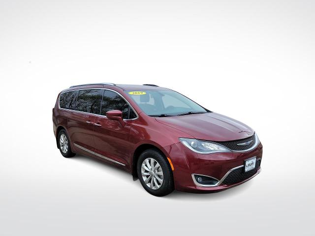 Used 2019 Chrysler Pacifica Touring L with VIN 2C4RC1BG7KR583061 for sale in Kansas City