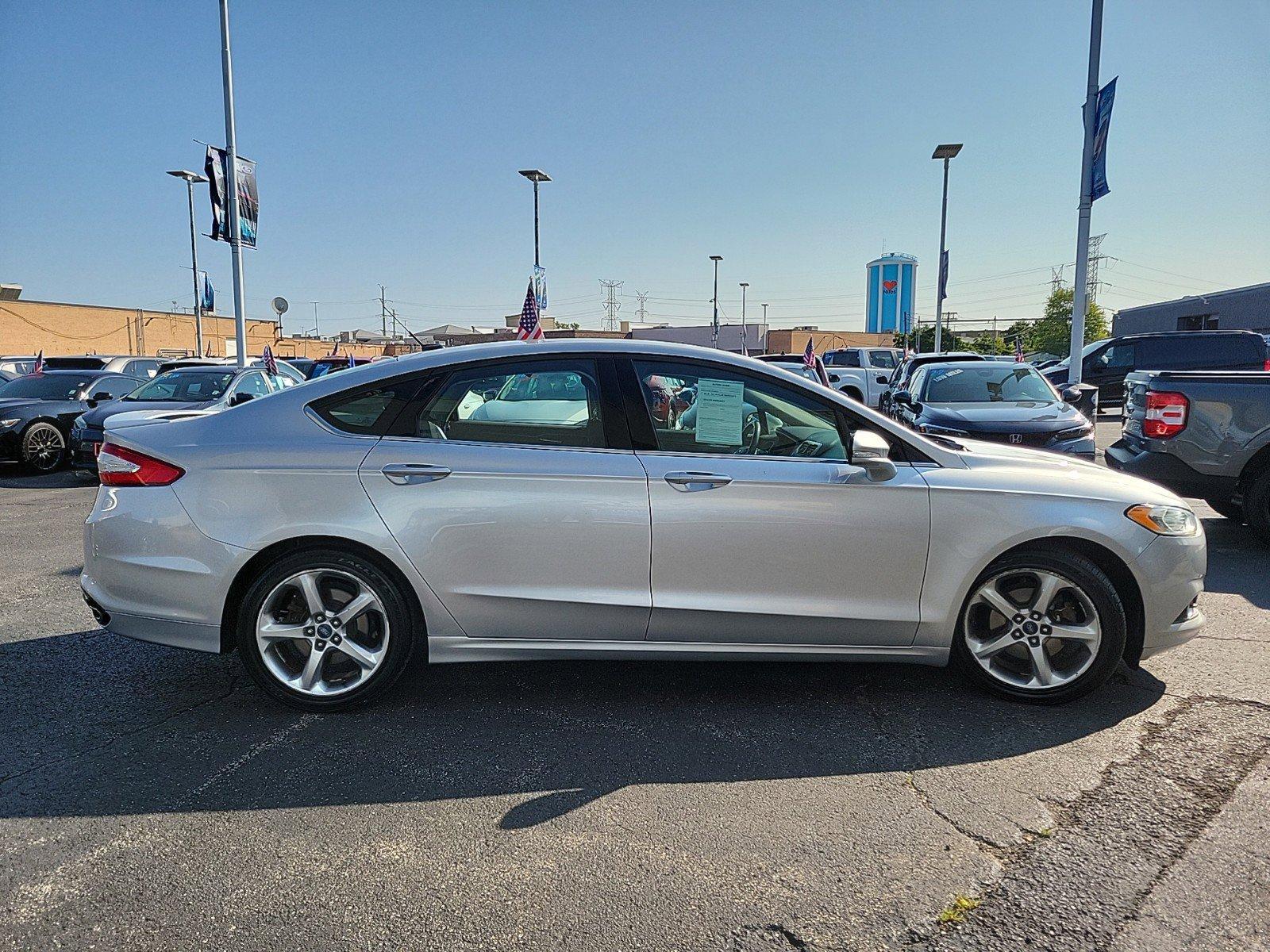 2013 Ford Fusion Vehicle Photo in Saint Charles, IL 60174