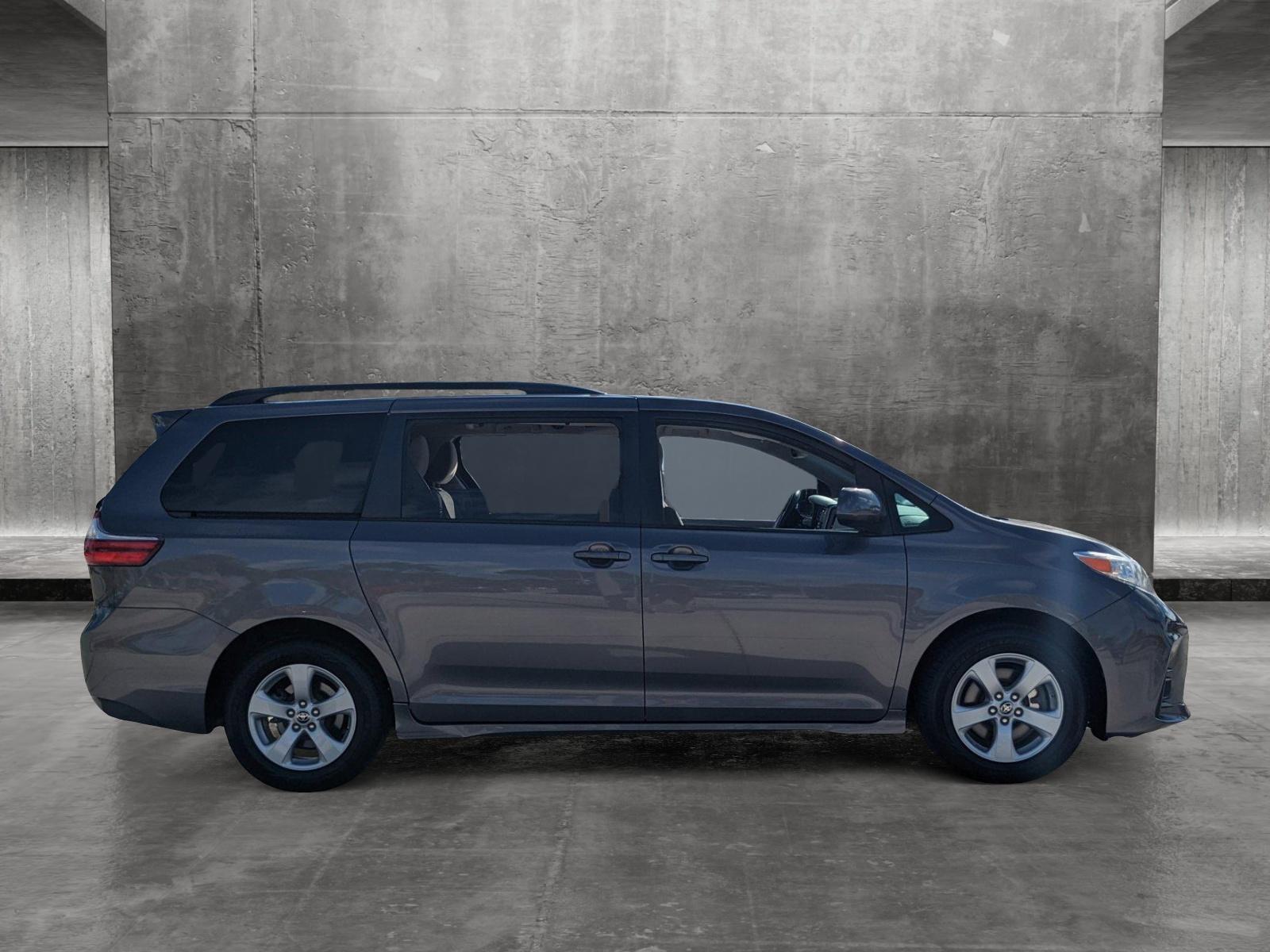 2020 Toyota Sienna Vehicle Photo in Davie, FL 33331