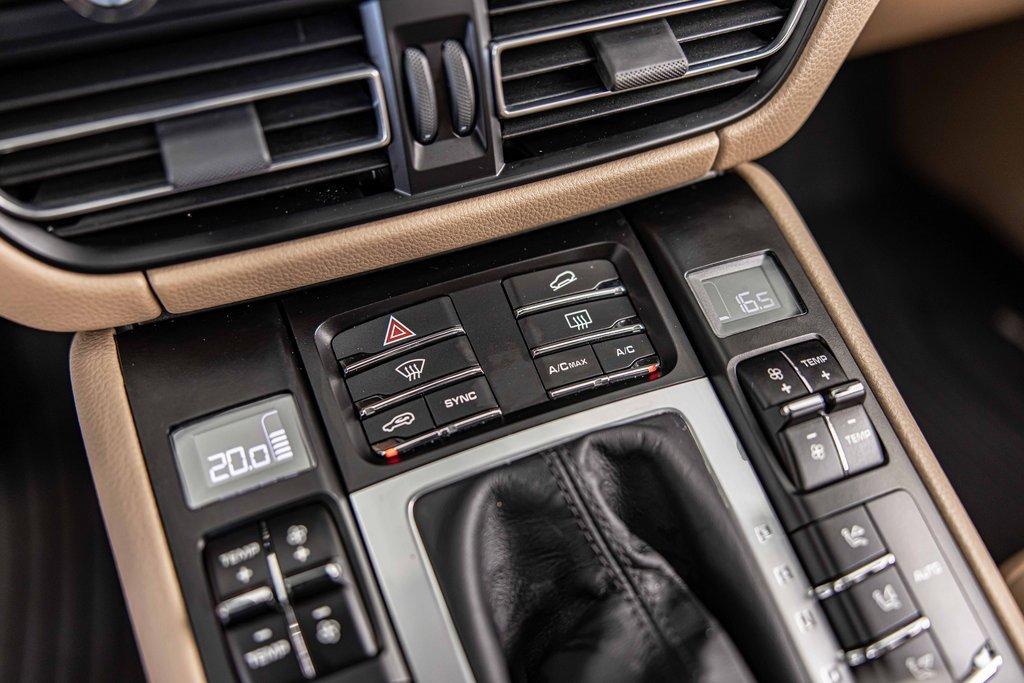 2021 Porsche Macan Vehicle Photo in Saint Charles, IL 60174