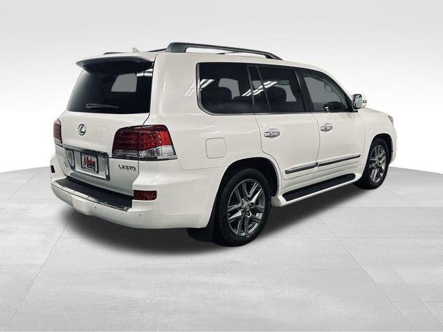 2015 Lexus LX 570 Vehicle Photo in MEDINA, OH 44256-9631