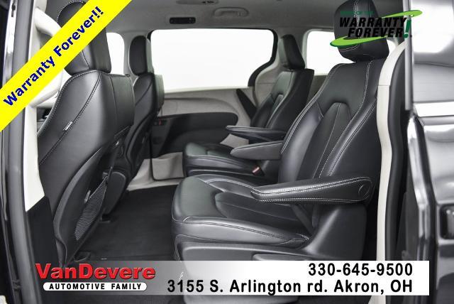 2023 Chrysler Pacifica Vehicle Photo in Akron, OH 44312