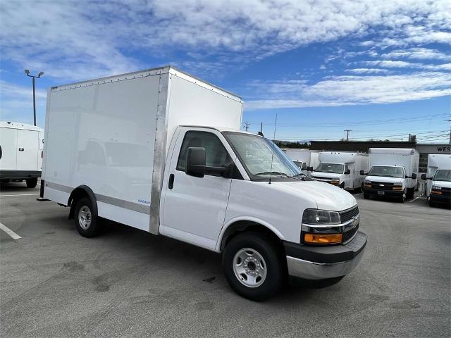 2023 Chevrolet Express Cutaway 3500 Vehicle Photo in ALCOA, TN 37701-3235