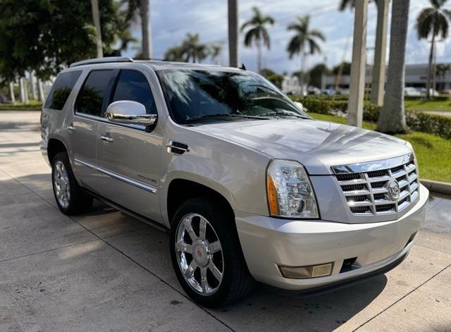 2011 Cadillac Escalade Vehicle Photo in DELRAY BEACH, FL 33483-3294