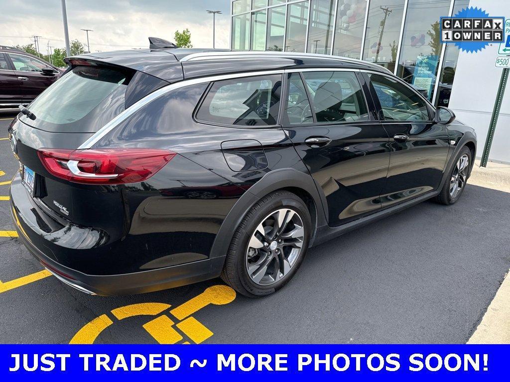 2018 Buick Regal TourX Vehicle Photo in Saint Charles, IL 60174