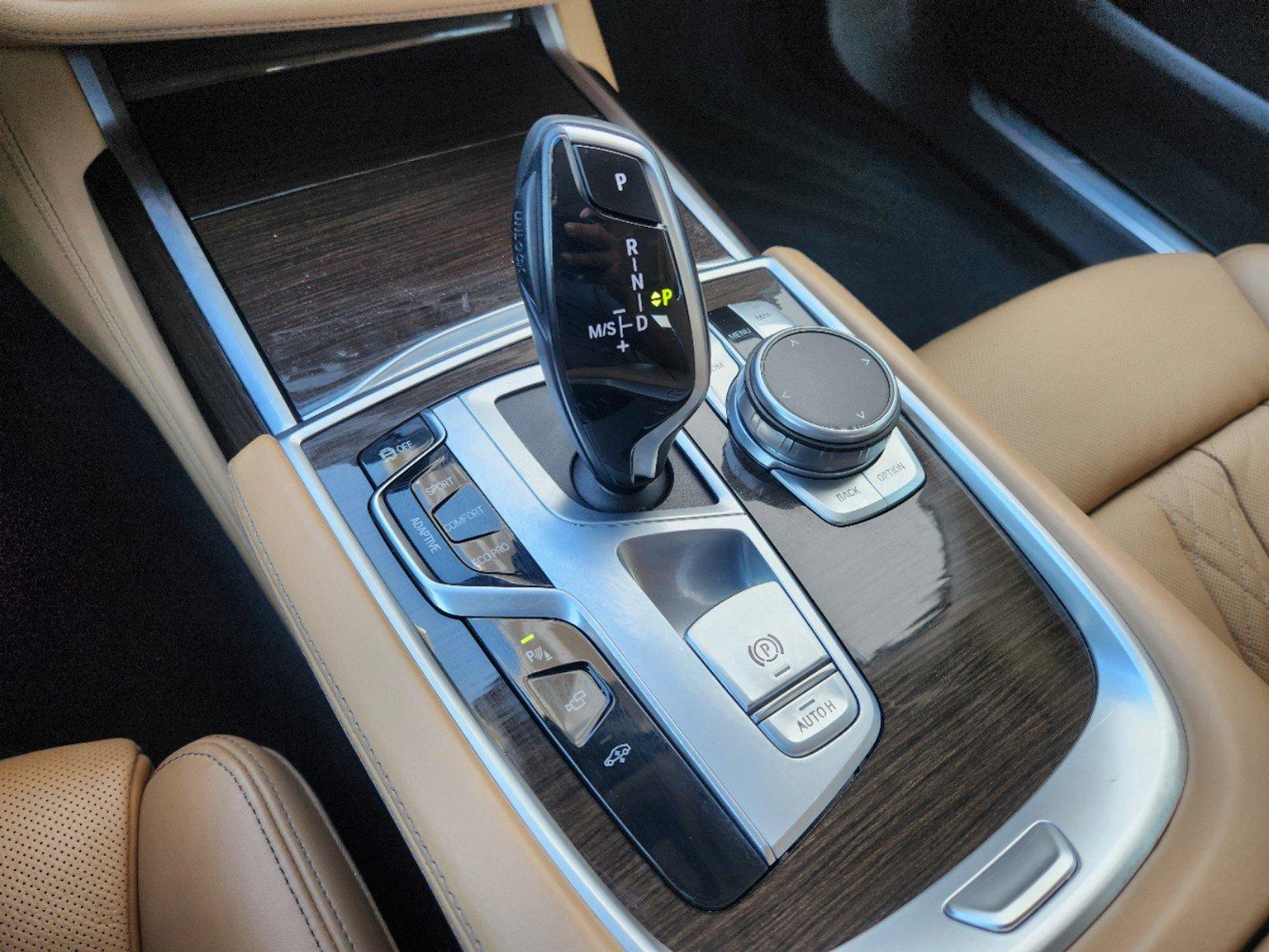 2022 BMW 740i Vehicle Photo in GRAPEVINE, TX 76051-8302