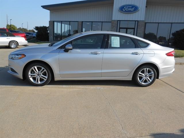 Used 2018 Ford Fusion SE with VIN 3FA6P0HD8JR239302 for sale in Tyndall, SD