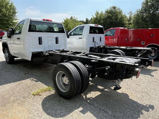 2024 Chevrolet Silverado 3500 HD Chassis Cab Vehicle Photo in ALCOA, TN 37701-3235