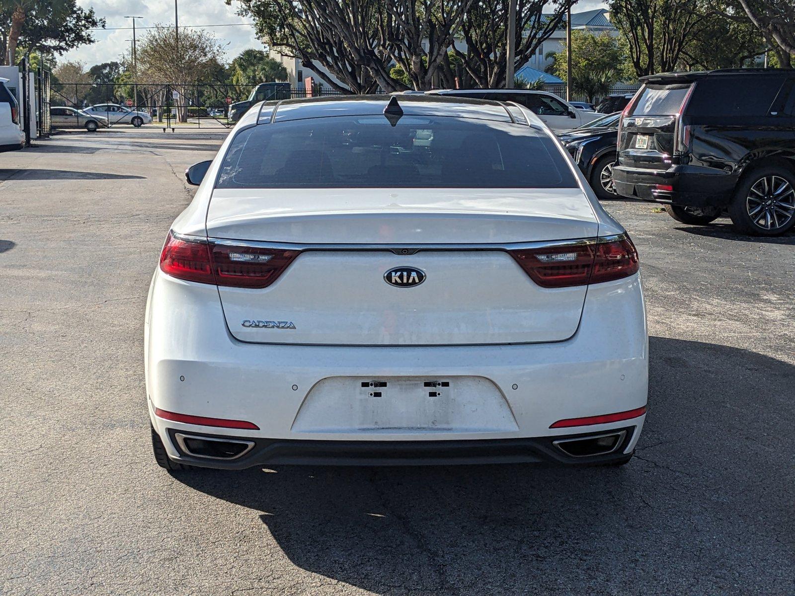 2017 Kia Cadenza Vehicle Photo in WEST PALM BEACH, FL 33407-3296