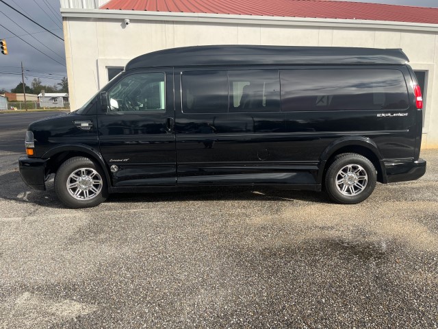 Used 2021 Chevrolet Express Passenger LS with VIN 1GAZGNF77M1310949 for sale in Abbeville, AL