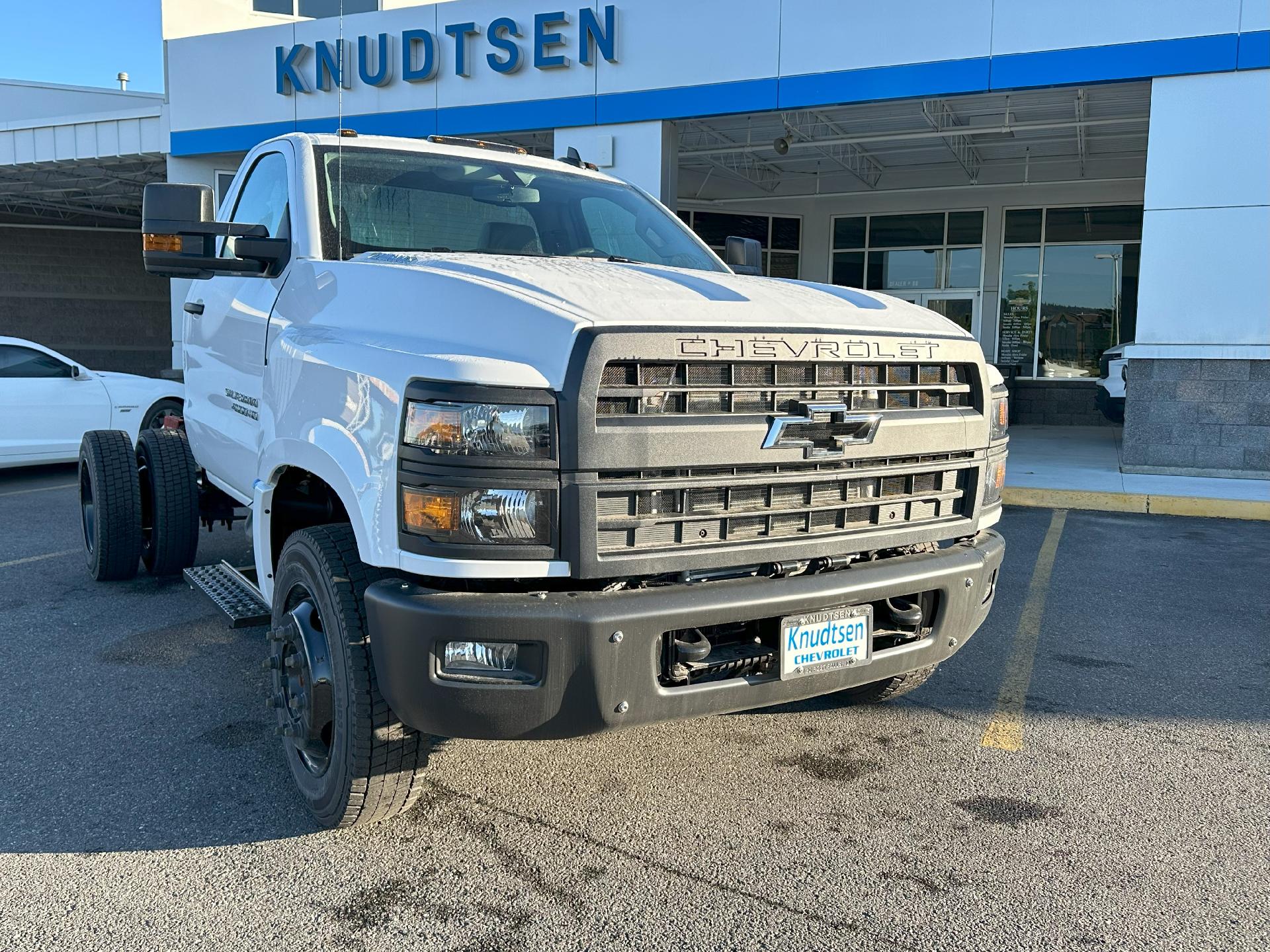 2023 Chevrolet Silverado Chassis Cab Vehicle Photo in POST FALLS, ID 83854-5365