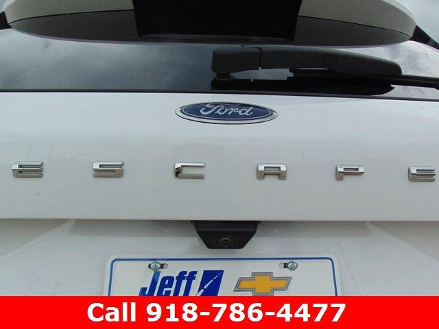 Used 2022 Ford Escape SE with VIN 1FMCU0BZ1NUA17088 for sale in Grove, OK