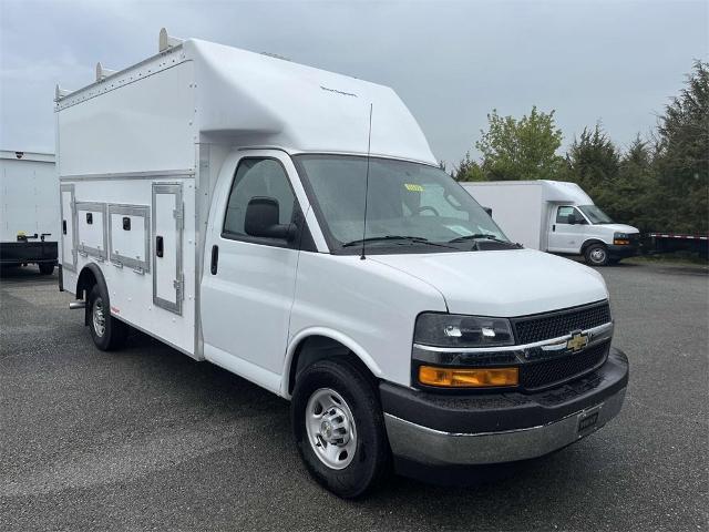 2023 Chevrolet Express Cutaway 3500 Vehicle Photo in ALCOA, TN 37701-3235