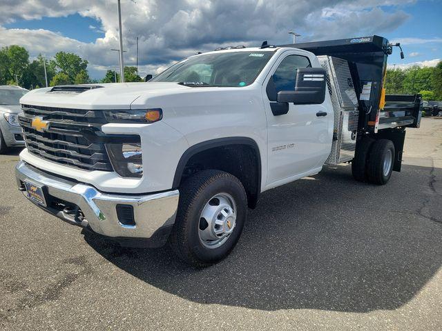 2024 Chevrolet Silverado 3500 HD Chassis Cab Vehicle Photo in DANBURY, CT 06810-5034