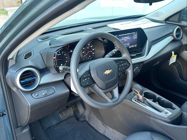 2025 Chevrolet Trax Vehicle Photo in DUNN, NC 28334-8900