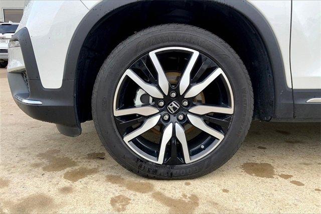 2021 Honda Pilot Vehicle Photo in TOPEKA, KS 66609-0000