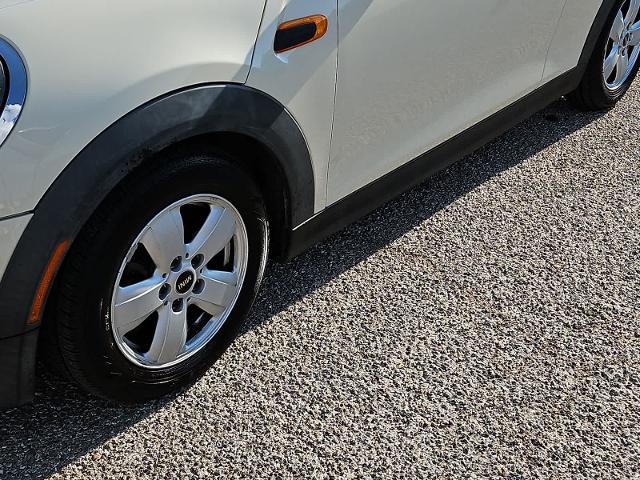 2015 MINI Cooper Hardtop Vehicle Photo in SAN ANGELO, TX 76903-5798