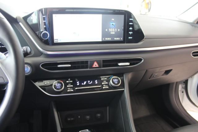 2022 Hyundai SONATA Hybrid Vehicle Photo in Green Bay, WI 54304