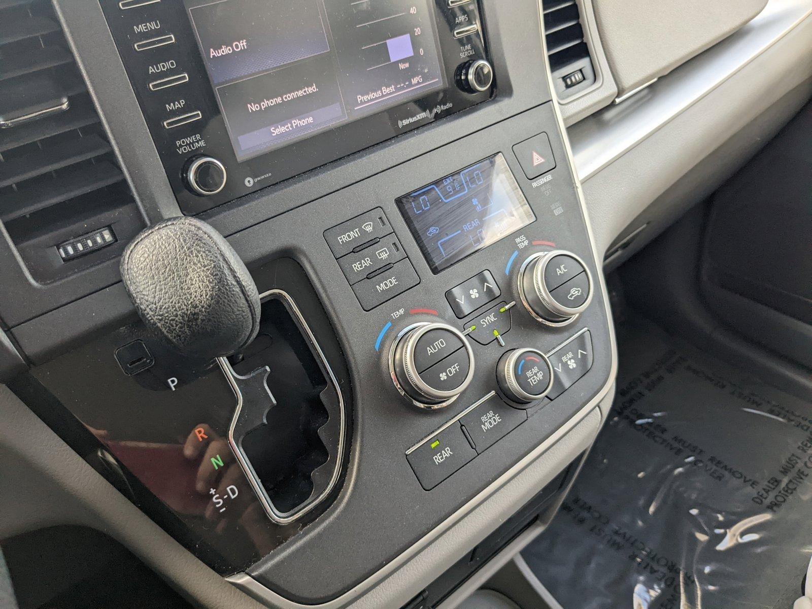 2020 Toyota Sienna Vehicle Photo in Davie, FL 33331