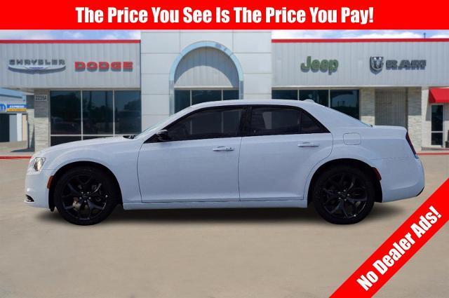 2023 Chrysler 300 Vehicle Photo in Cleburne, TX 76033