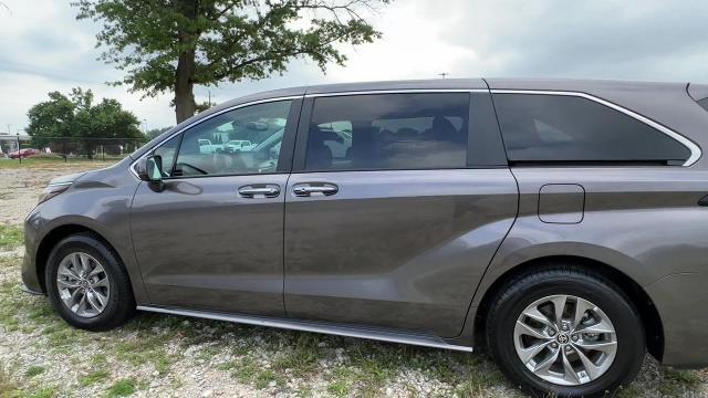 2022 Toyota Sienna Vehicle Photo in INDIANAPOLIS, IN 46227-0991