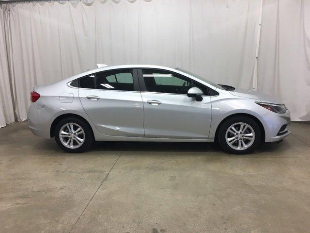 Used 2018 Chevrolet Cruze LT with VIN 1G1BE5SM9J7194973 for sale in Eureka, IL