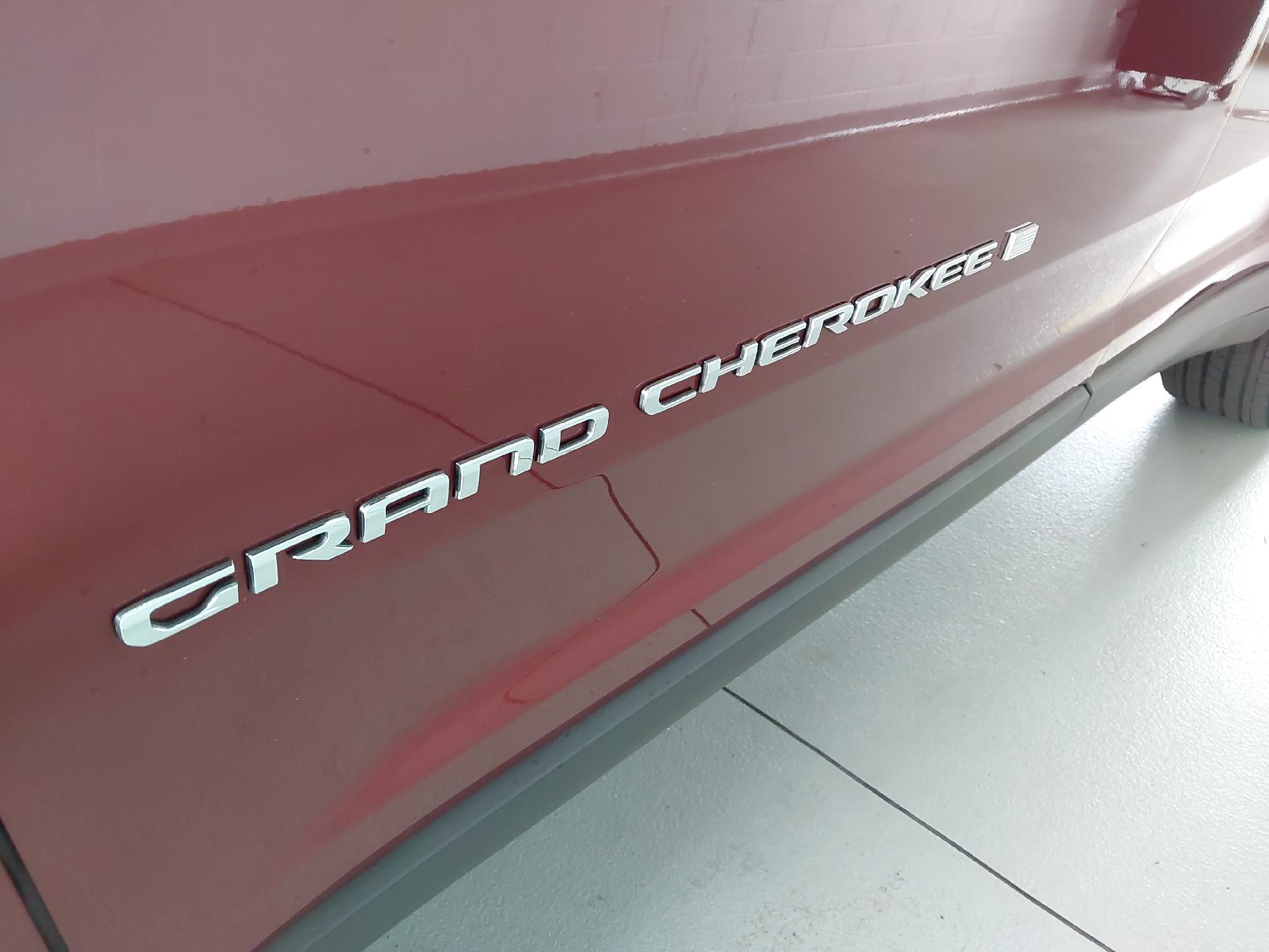 2021 Jeep Grand Cherokee L Vehicle Photo in WENTZVILLE, MO 63385-1017