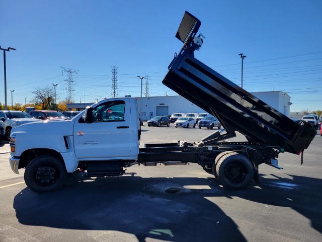 2024 Chevrolet Silverado Chassis Cab Vehicle Photo in JOLIET, IL 60435-8135