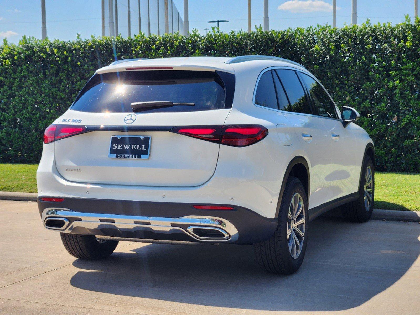 2025 Mercedes-Benz GLC Vehicle Photo in HOUSTON, TX 77079