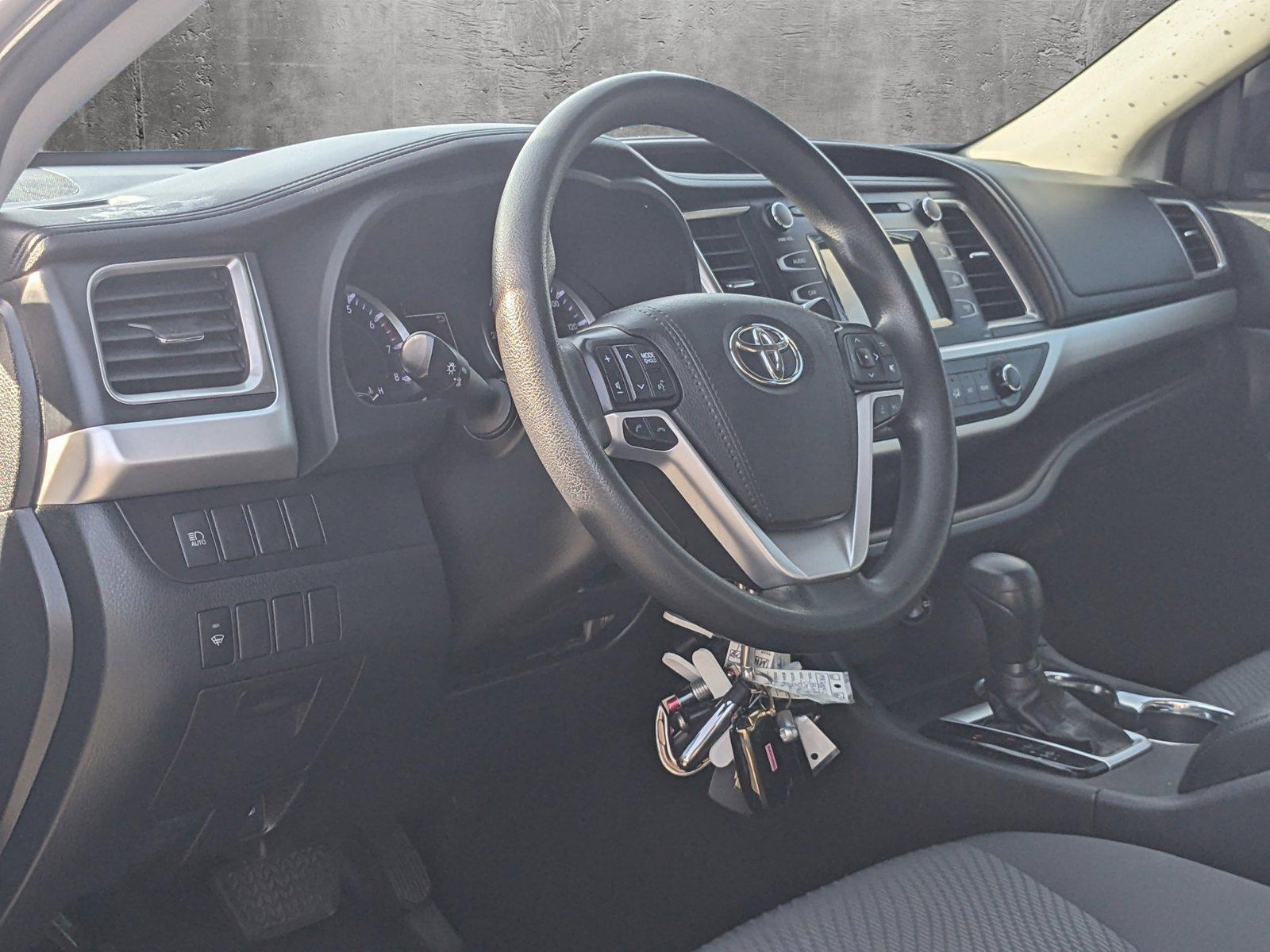 2019 Toyota Highlander Vehicle Photo in MIAMI, FL 33172-3015