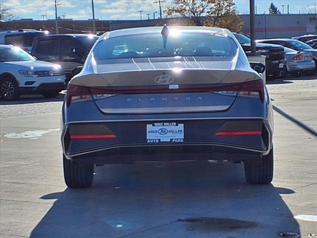 2025 Hyundai ELANTRA Vehicle Photo in Peoria, IL 61615