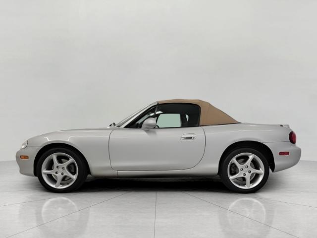 2001 Mazda MX-5 Miata Vehicle Photo in NEENAH, WI 54956-2243